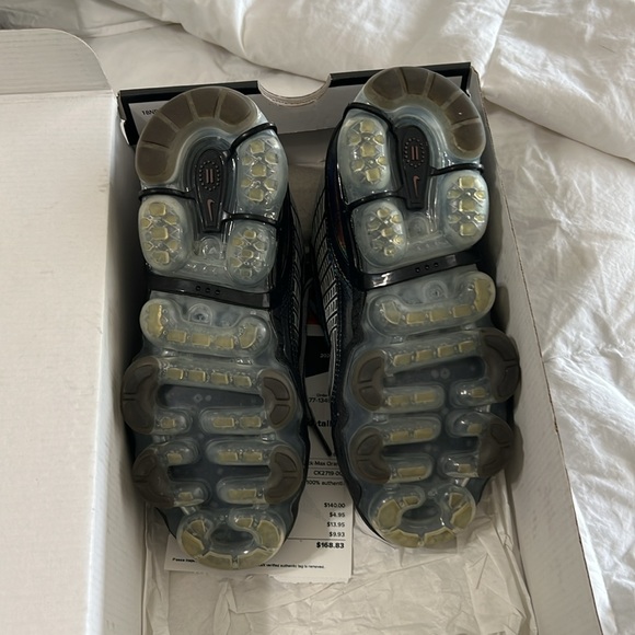 Nike Air Vapormax 360 in White and Black - Picture 2 of 5